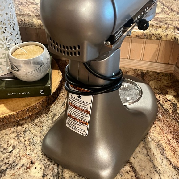 KitchenAid Classic Plus stand mixer. Made in USA. 🇺🇸 - Picture 6 of 7